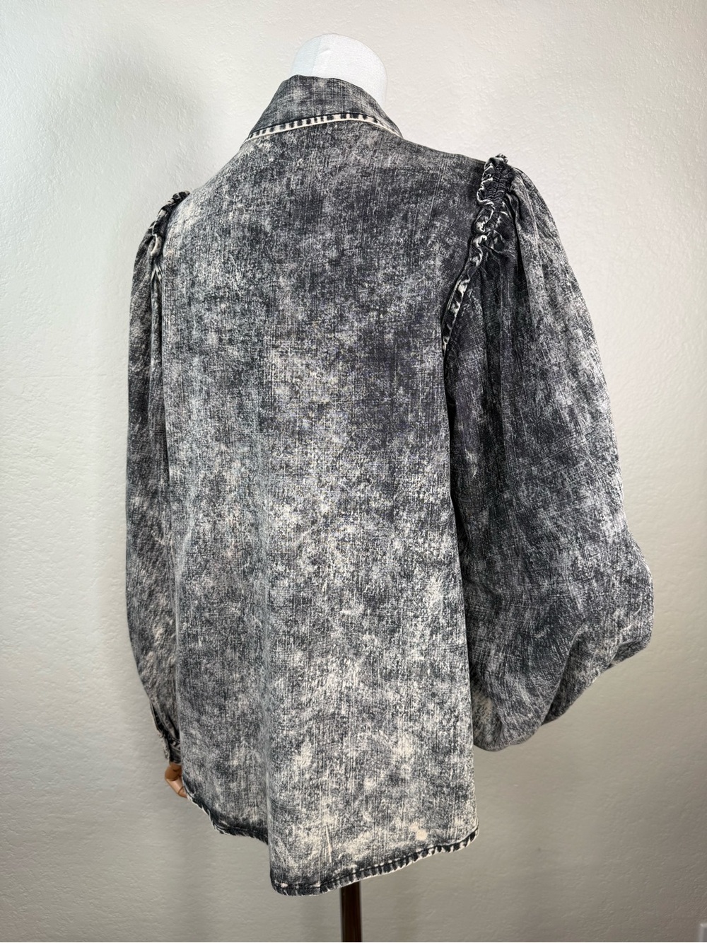 Aaron & Amber Acid Washed Ruffle Denim Jean Button Down Shirt Blouse Medium - Picture 5 of 15